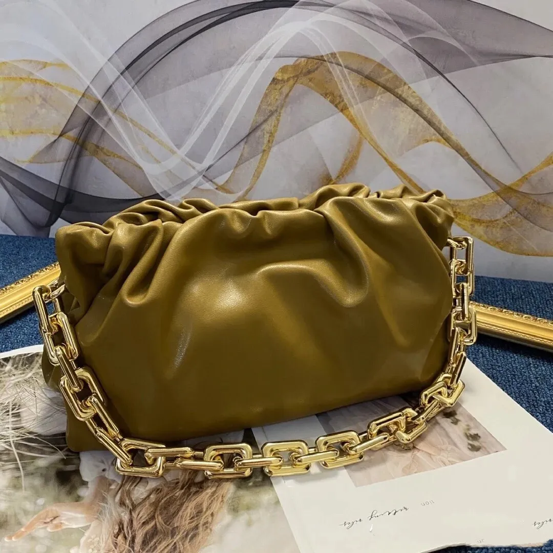 The texture of THE CHAIN ​​POUCH is really good! This temperament is really A, really sassy!